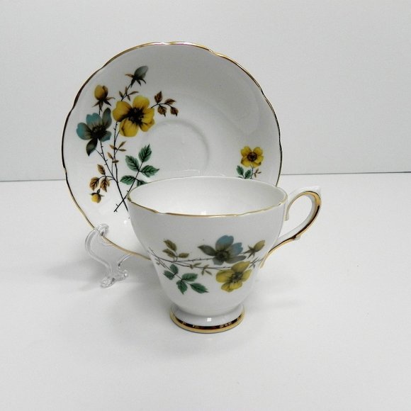 Collectable Vintage Royal Kendall Teacup & Saucer Yellow and Blue Flower - Picture 1 of 8